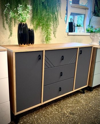 Комод 3 ящ. двухств. Байкал Графит/Дуб золотой (СВ) в Сысерти - sysert.mebel-e96.ru